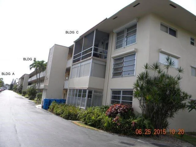 Unit for sale at 4025 N Federal Highway, Oakland Park, FL 33308