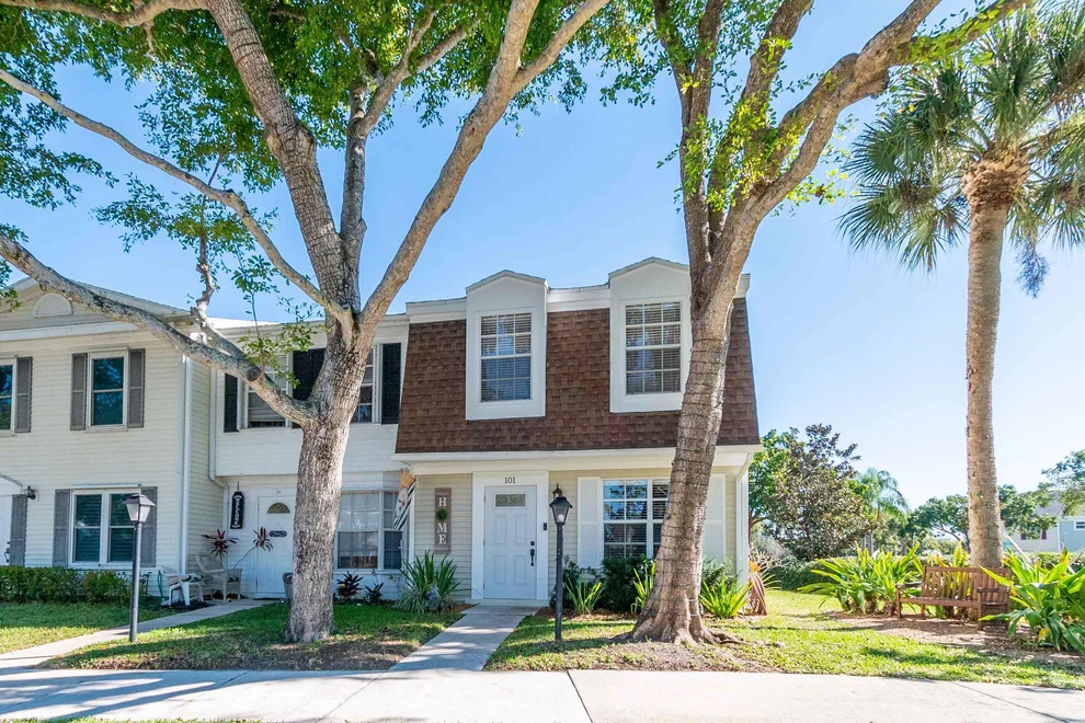 Unit for sale at 101 Old English Court, Jupiter, FL 33458