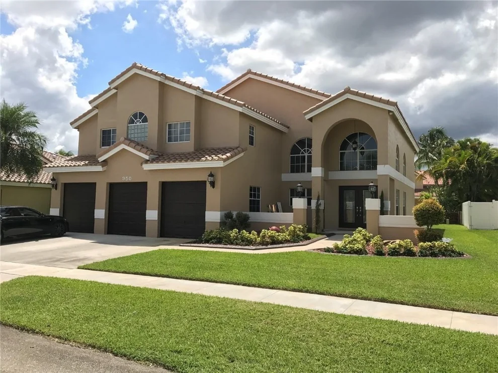 Unit for sale at 950 NW 197th Avenue, Pembroke Pines, FL 33029