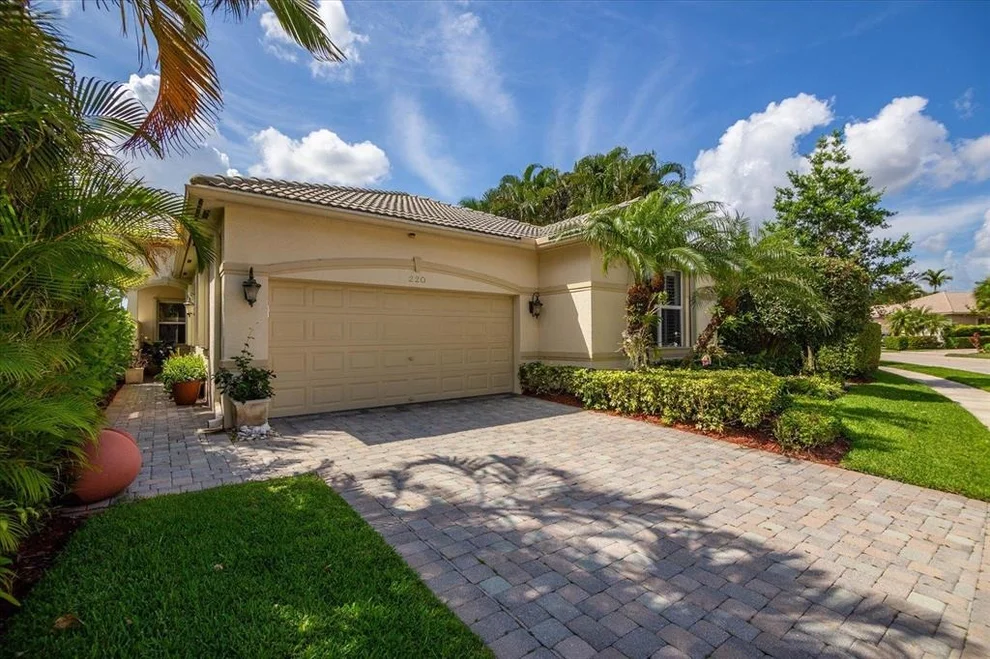 Unit for sale at 220 Via Condado Way, Palm Beach Gardens, FL 33418