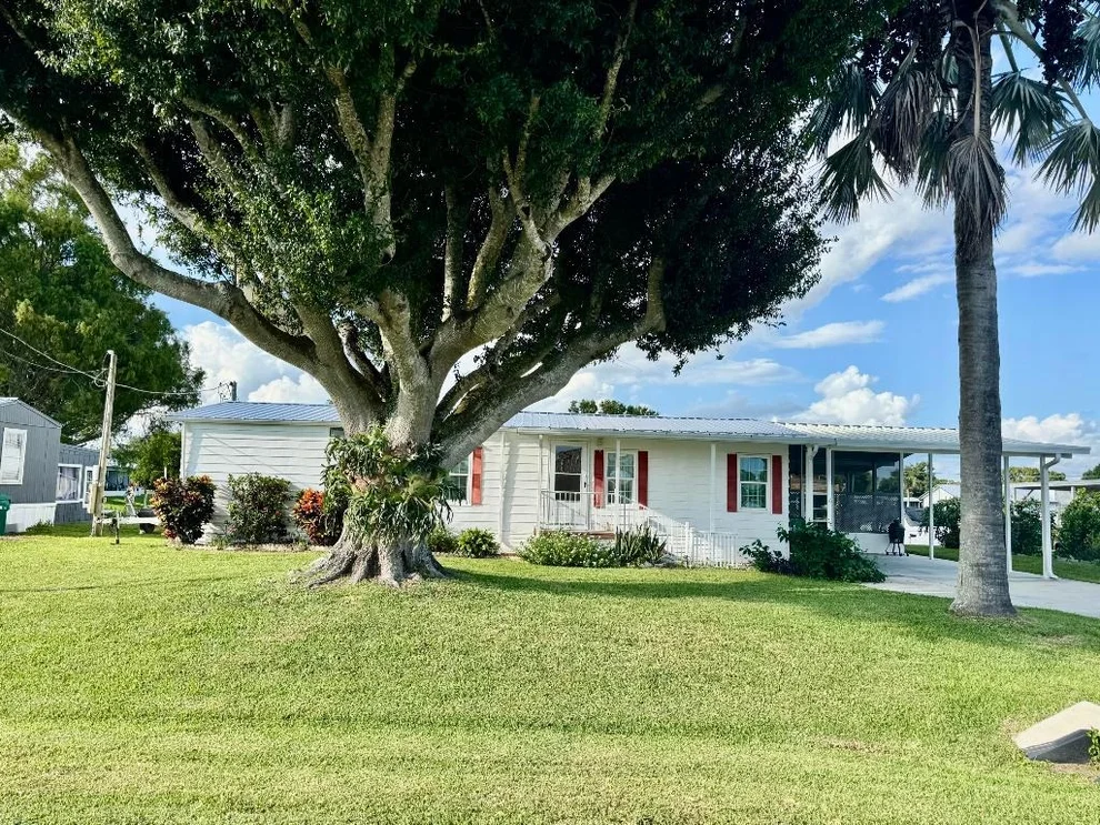 Unit for sale at 1903 SE 30th Street S, Okeechobee, FL 34974