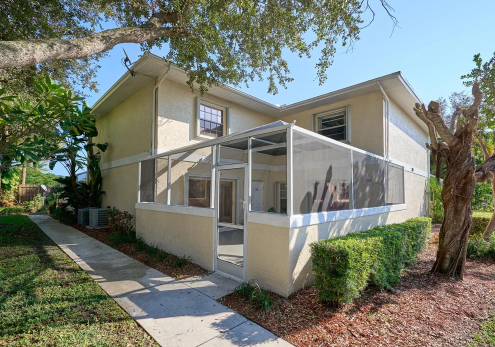 Unit for sale at 1514 N Lawnwood Circle, Fort Pierce, FL 34950