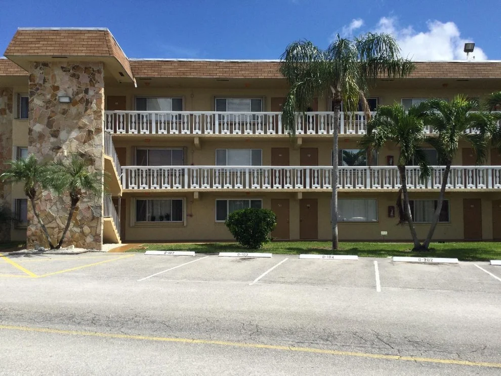 Unit for sale at 500 W Village Green Circle, Palm Springs, FL 33461