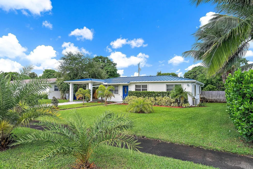 Unit for sale at 423 Hawthorne Drive, Lake Park, FL 33403