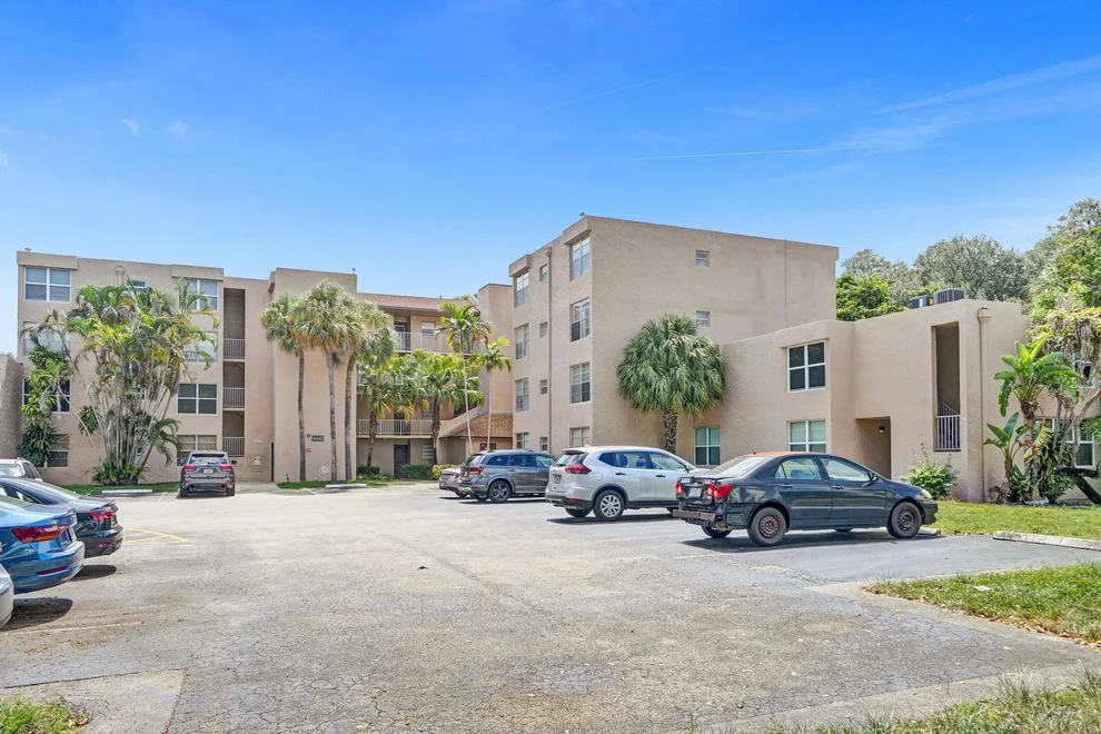 Unit for sale at 9400 Live Oak Place, Davie, FL 33324