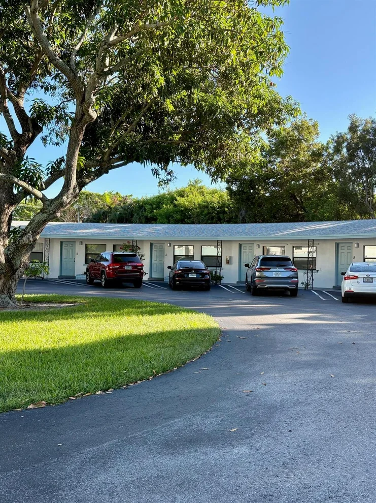 Unit for sale at 555 Banyan Tree Lane, Delray Beach, FL 33483
