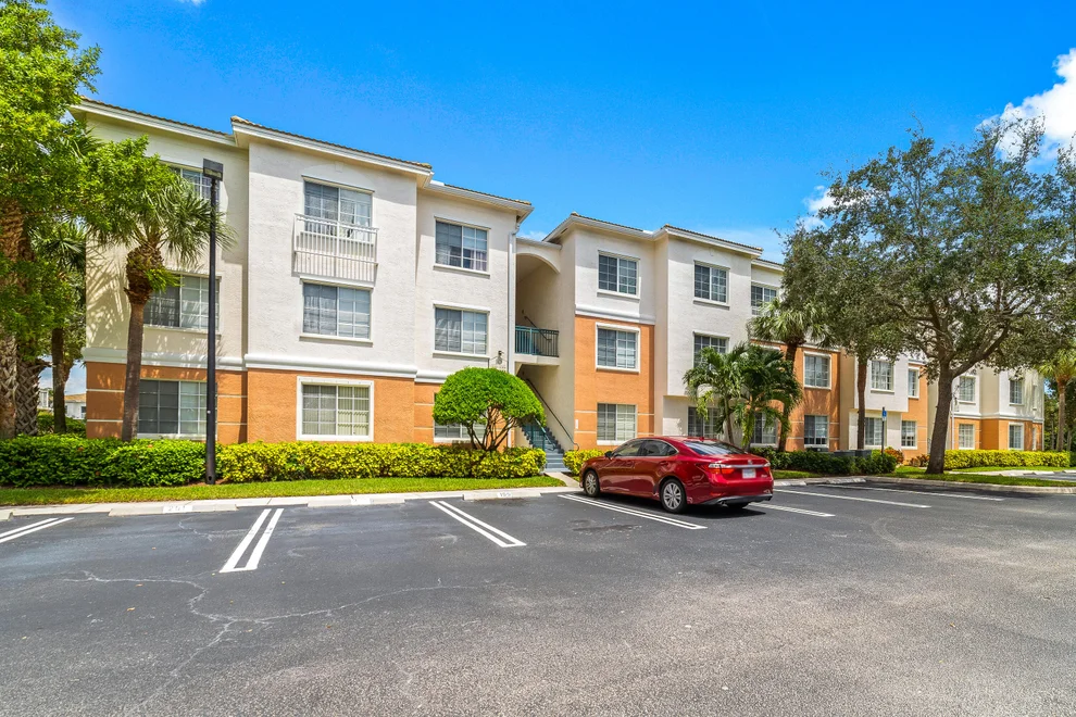 Unit for sale at 10302 Myrtlewood Circle W, Palm Beach Gardens, FL 33418