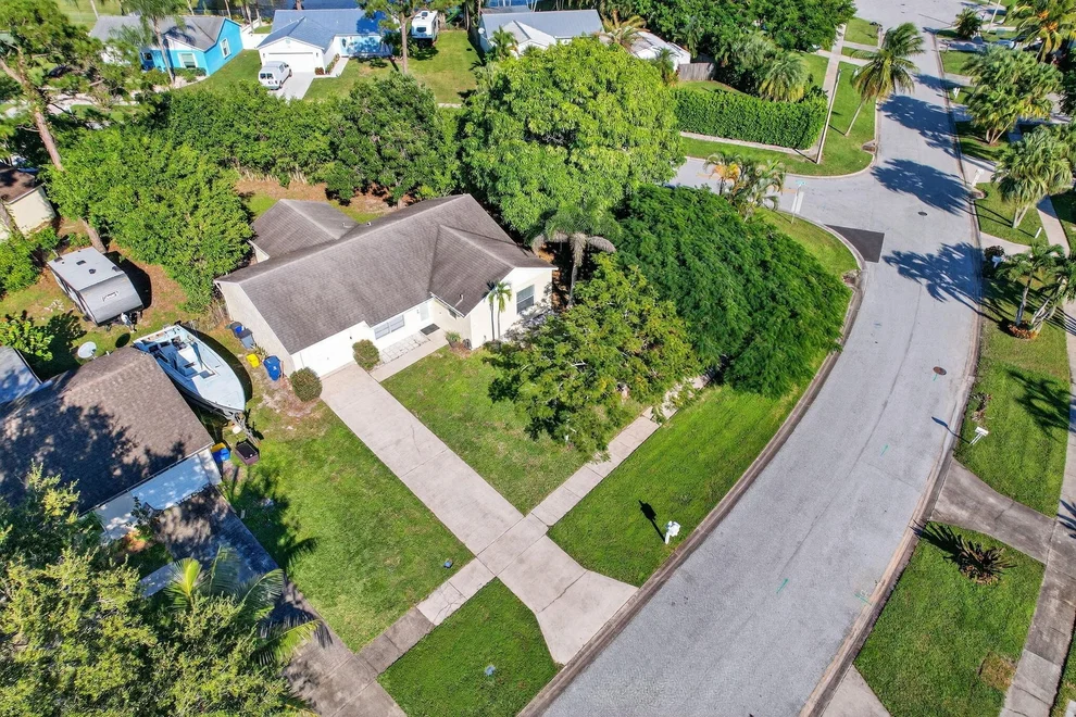 Unit for sale at 130 Lakeside Circle, Jupiter, FL 33458