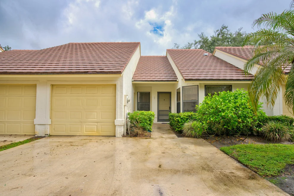 Unit for sale at 702 Saint Giles Court, Palm Beach Gardens, FL 33418