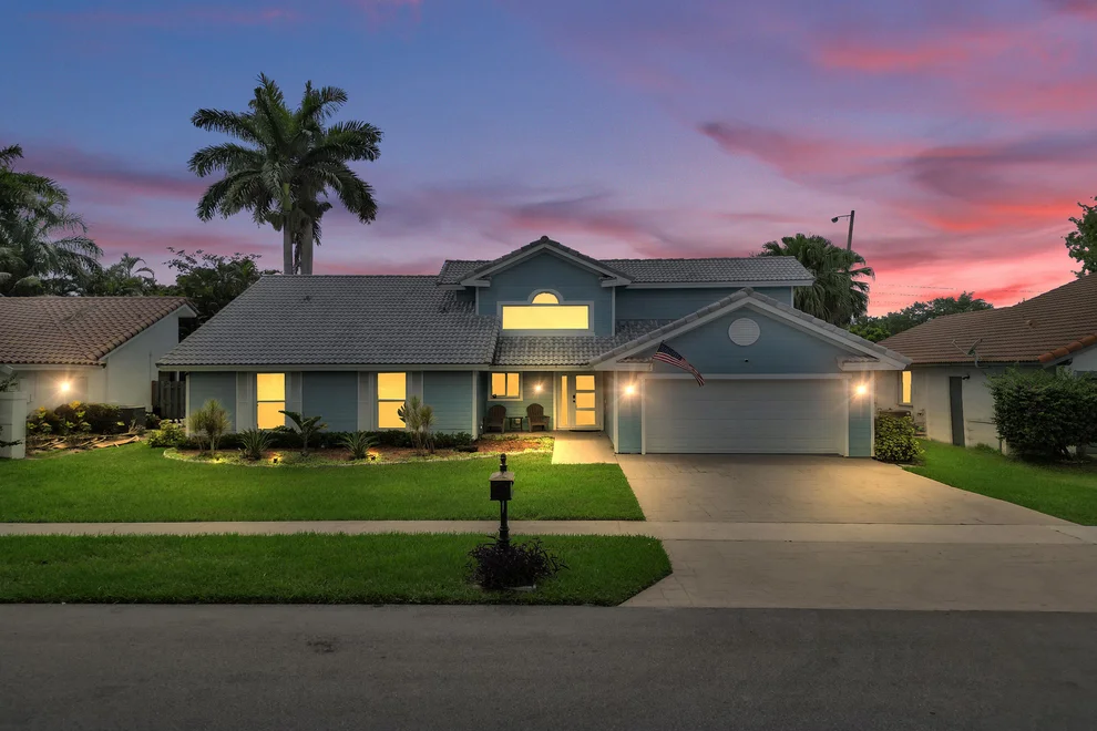 Unit for sale at 1711 W Oak Knoll Circle, Davie, FL 33324