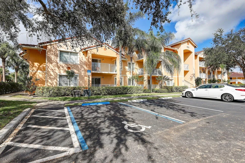Unit for sale at 261 SW Palm Drive, Port St Lucie, FL 34986