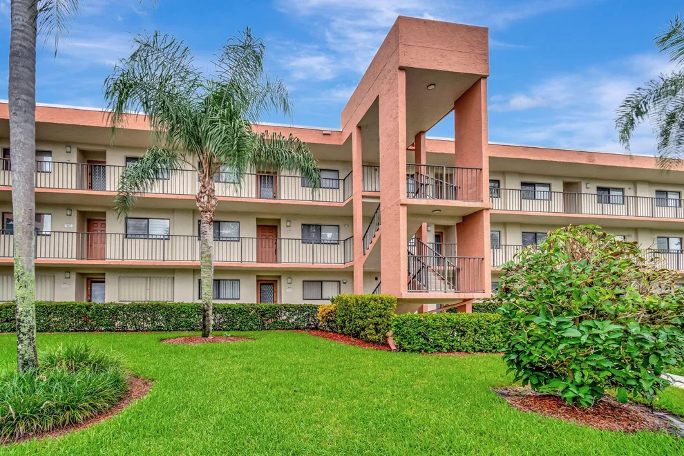 Unit for sale at 5598 Witney Drive, Delray Beach, FL 33484