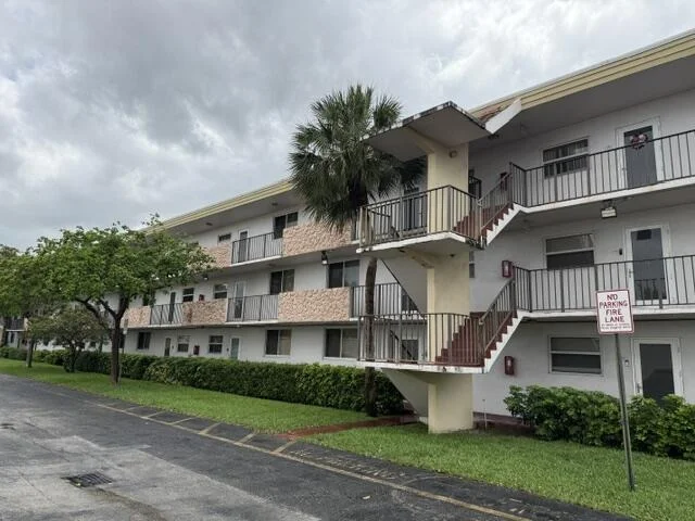 Unit for sale at 6005 Del Lago Circle, Sunrise, FL 33313
