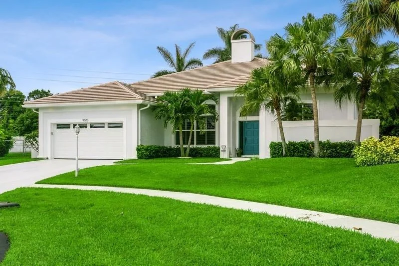 Unit for sale at 9025 Cypress Hollow Drive, Palm Beach Gardens, FL 33418