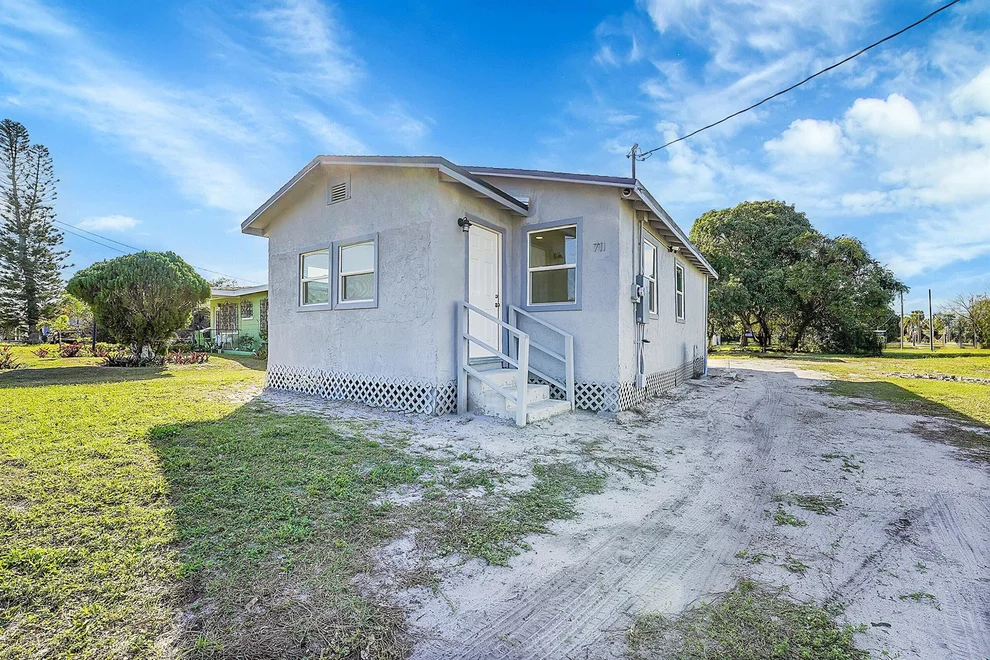 Unit for sale at 711 N 17th Street, Fort Pierce, FL 34950