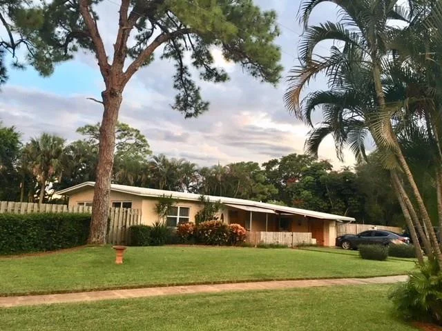 Unit for sale at 1010 E Country Club Circle, Plantation, FL 33317