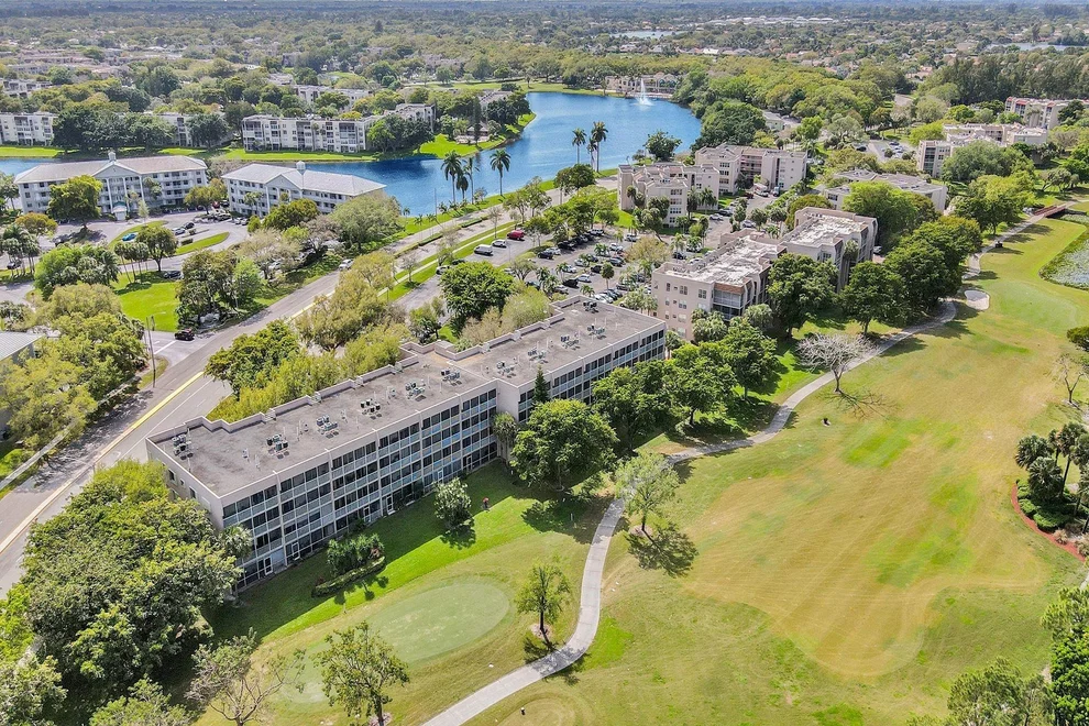 Unit for sale at 9470 Tangerine Place, Davie, FL 33324