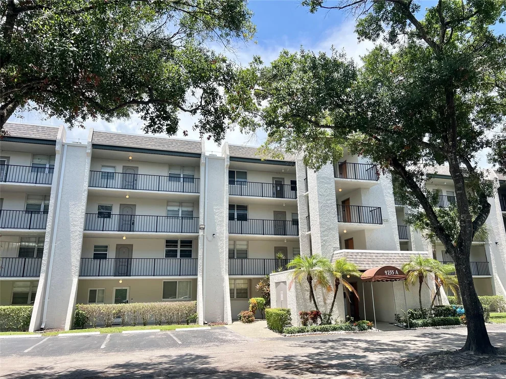 Unit for sale at 9235 Lagoon Place, Davie, FL 33324