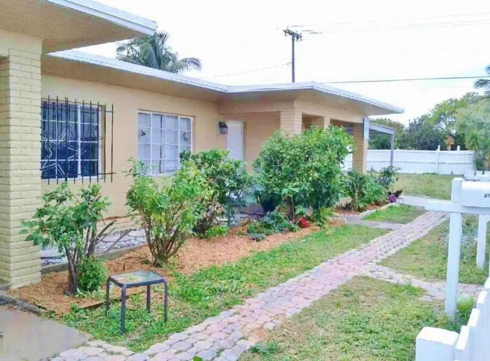 Unit for sale at 615 S 8th Avenue, Lake Worth Beach, FL 33460