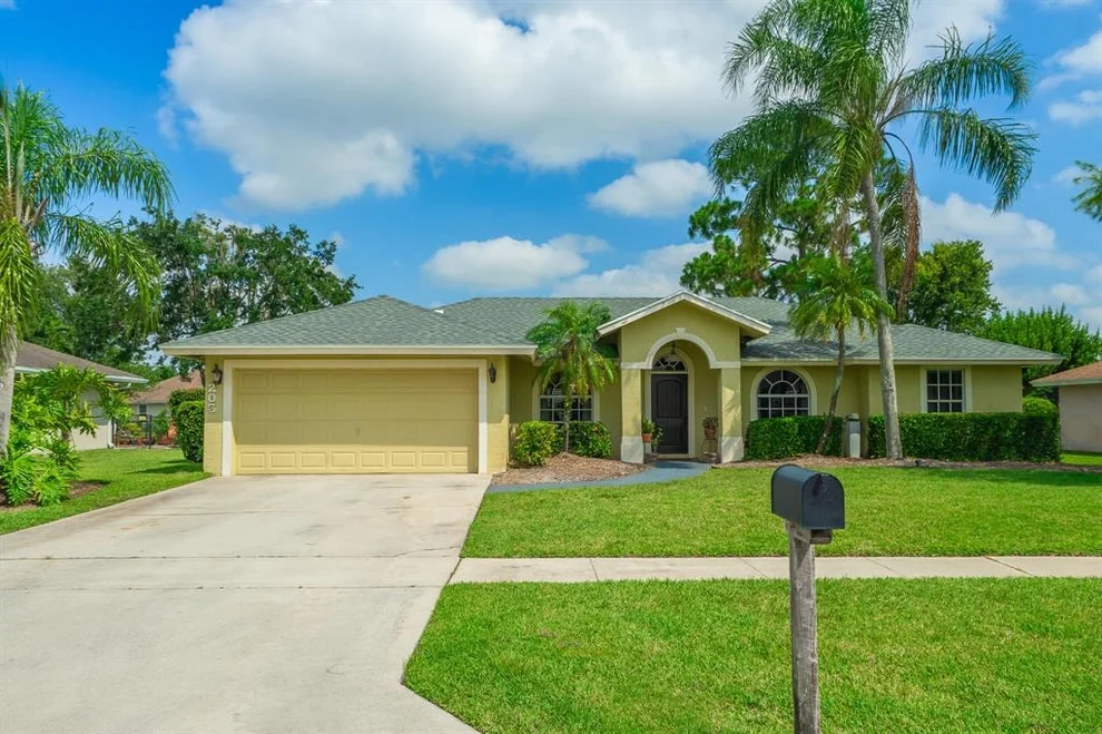 Unit for sale at 203 Saratoga Boulevard W, Royal Palm Beach, FL 33411