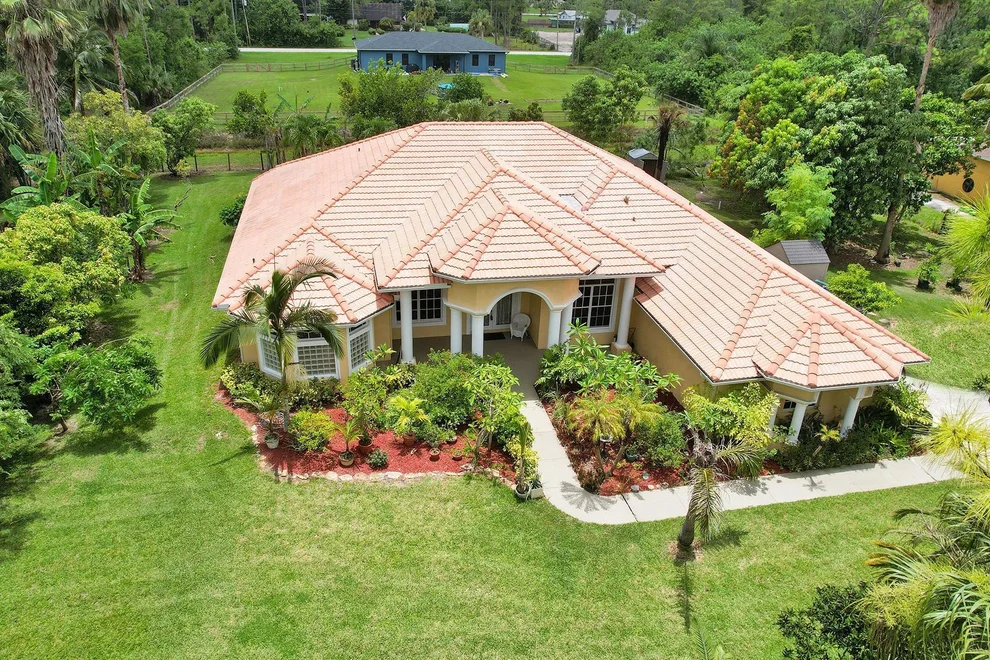 Unit for sale at 13754 48th Court N, The Acreage, FL 33411