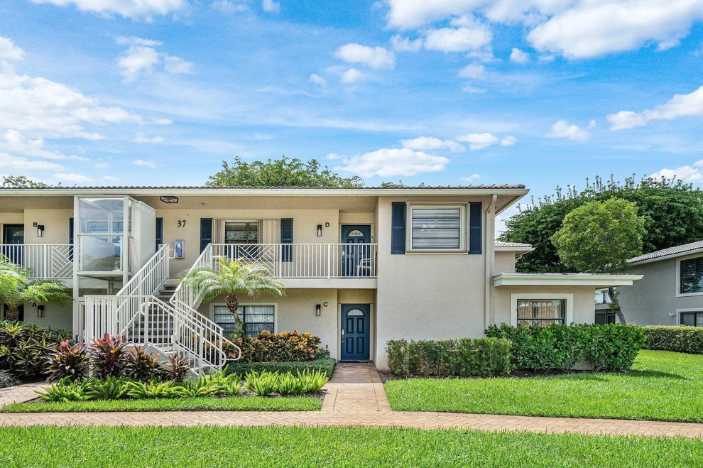 Unit for sale at 37 Stratford Lane W, Boynton Beach, FL 33436