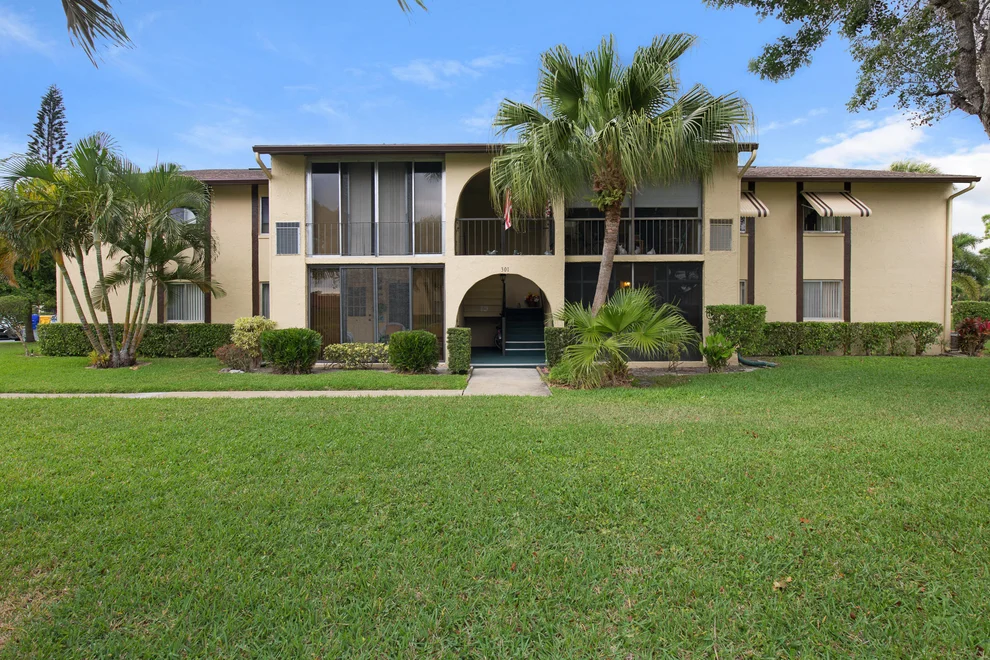 Unit for sale at 301 Pine Ridge Circle, Greenacres, FL 33463