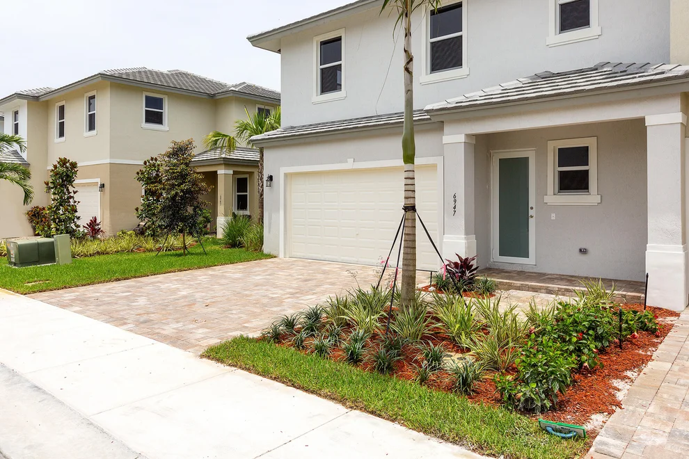 Unit for sale at 6931 Pines Circle, Coconut Creek, FL 33073