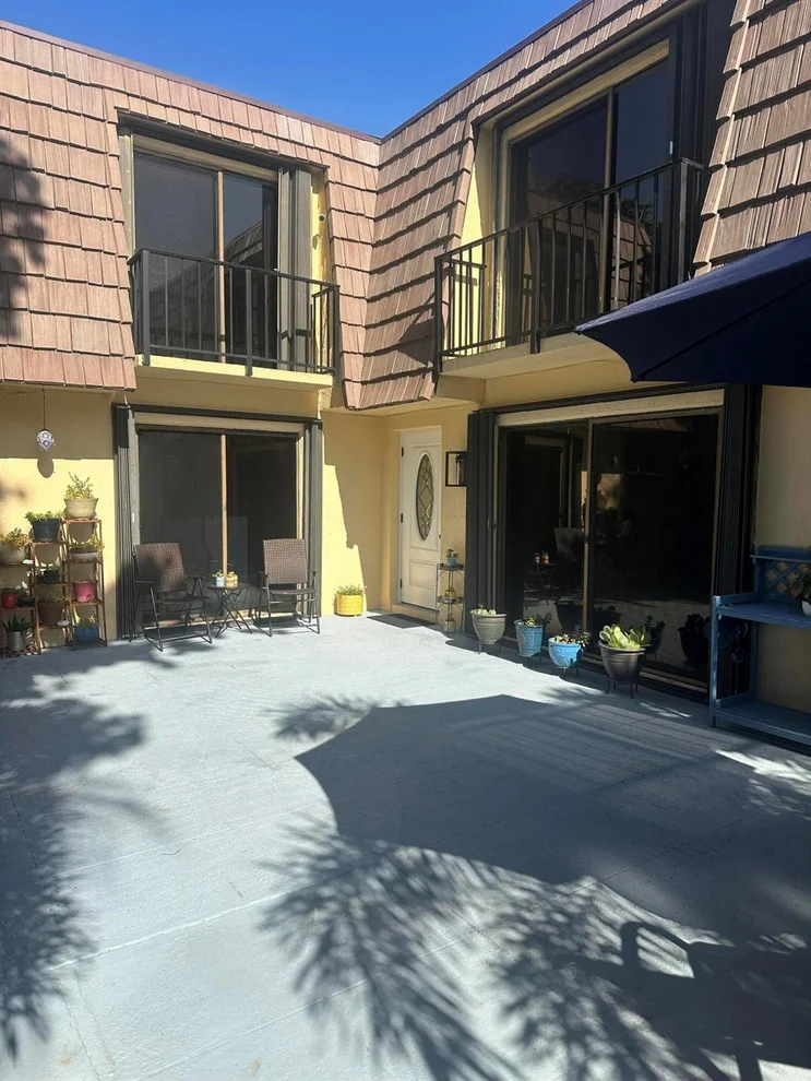 Unit for sale at 844 Springdale Circle, Palm Springs, FL 33461