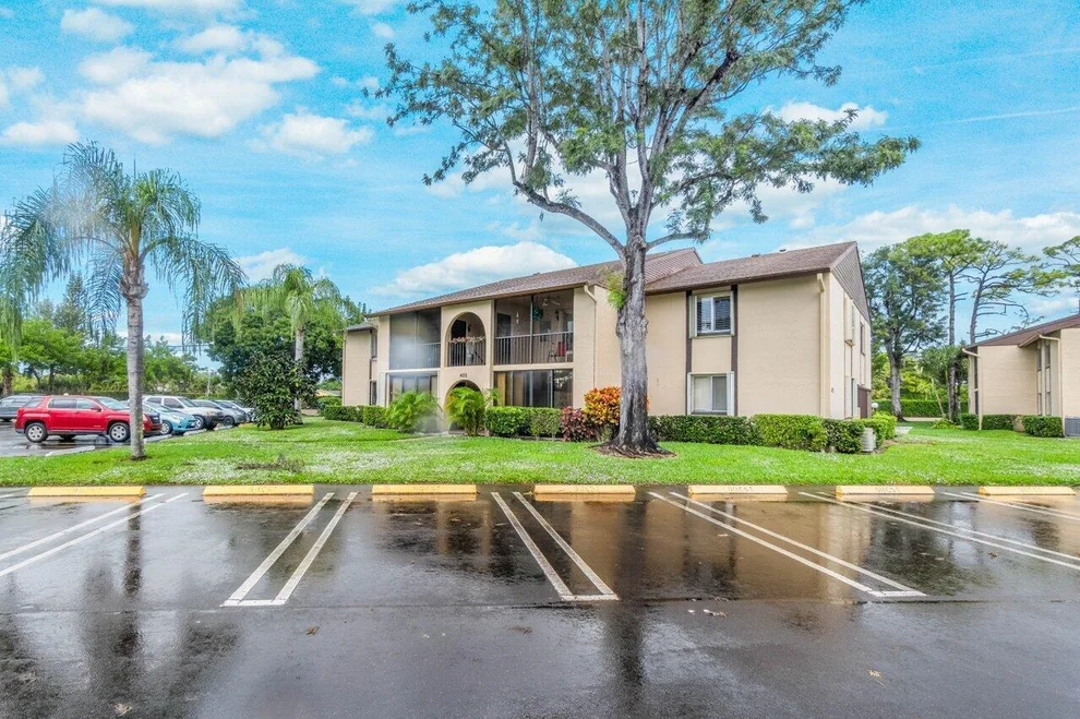 Unit for sale at 402 Pine Glen Lane, Greenacres, FL 33463