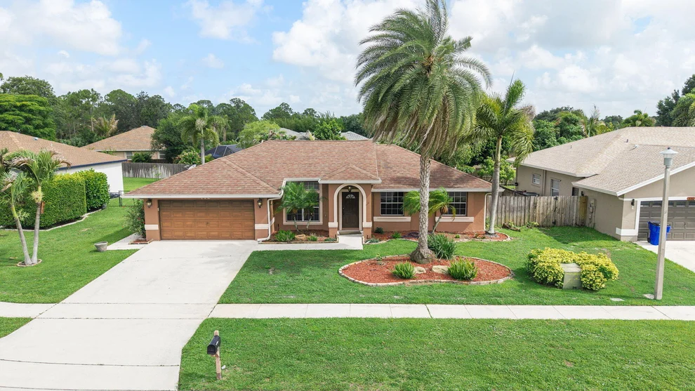 Unit for sale at 112 Laurel Way, Royal Palm Beach, FL 33411