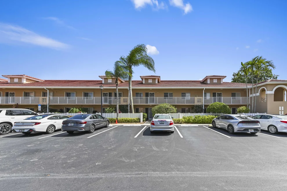Unit for sale at 5952 Regal Glen Drive, Boynton Beach, FL 33437