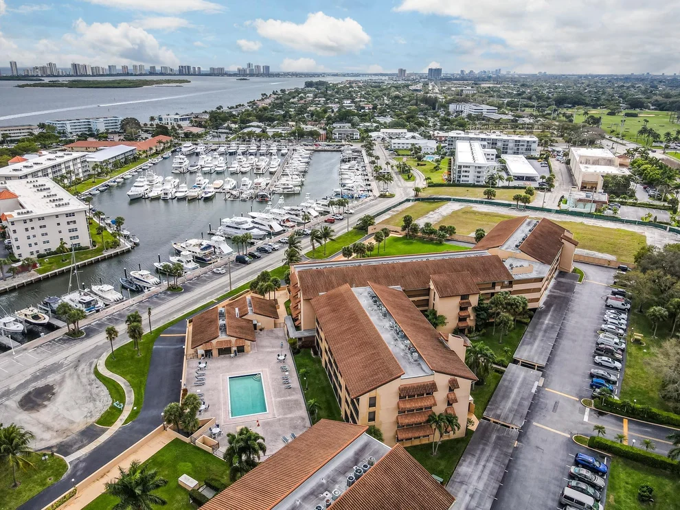 Unit for sale at 1030 Us Highway 1, North Palm Beach, FL 33408