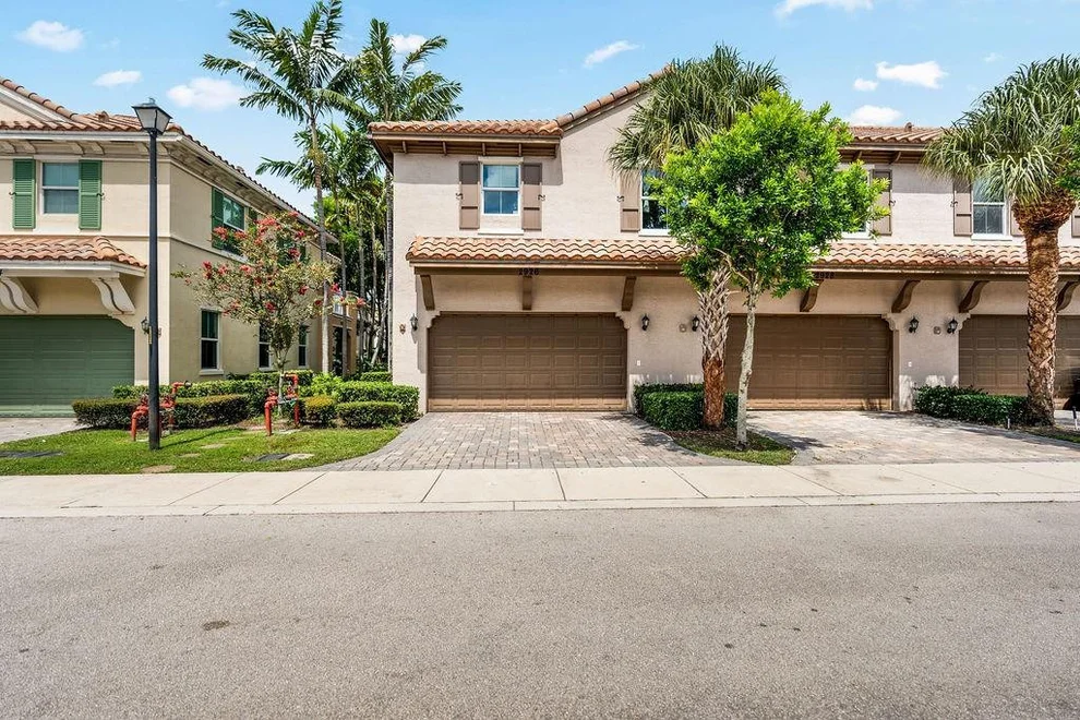 Unit for sale at 2926 Cascada Isles Way, Hollywood, FL 33024