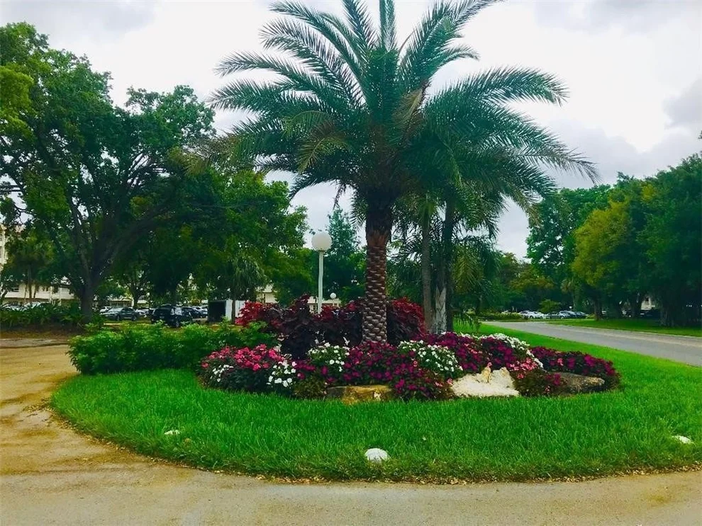 Unit for sale at 565 Oaks Lane, Pompano Beach, FL 33069