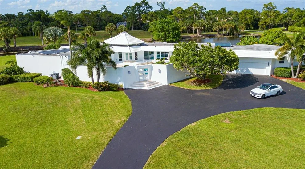 Unit for sale at 6919 N Calumet Circle, Lake Worth, FL 33467