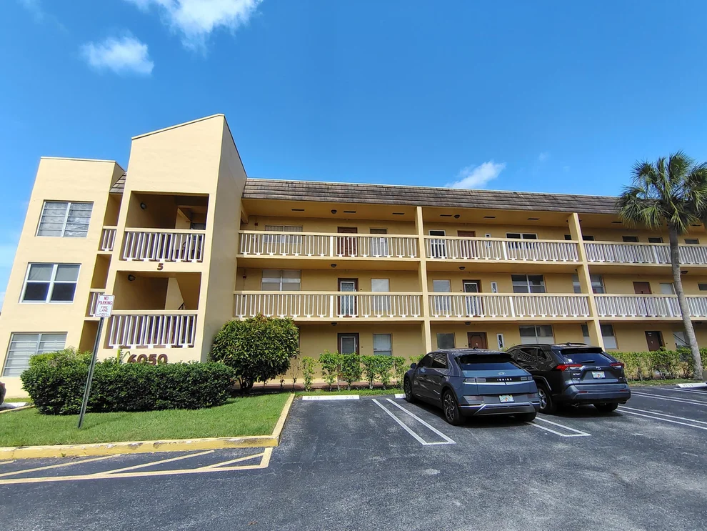 Unit for sale at 6050 NW 64th Avenue, Tamarac, FL 33319