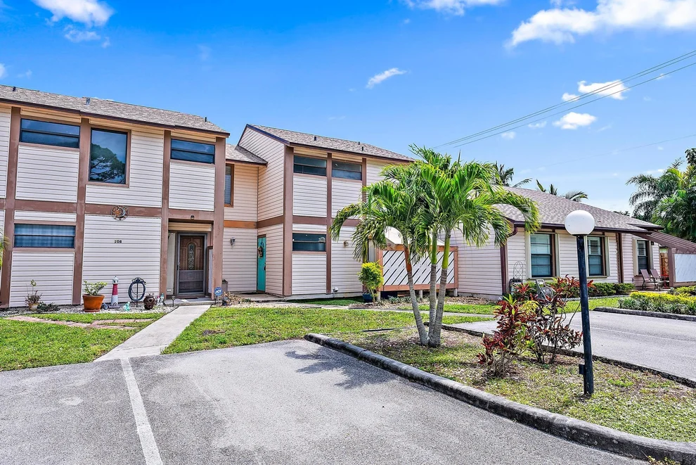 Unit for sale at 122 Sherwood Circle, Jupiter, FL 33458