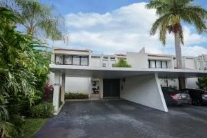 Unit for sale at 1930 Presidential Way, West Palm Beach, FL 33401