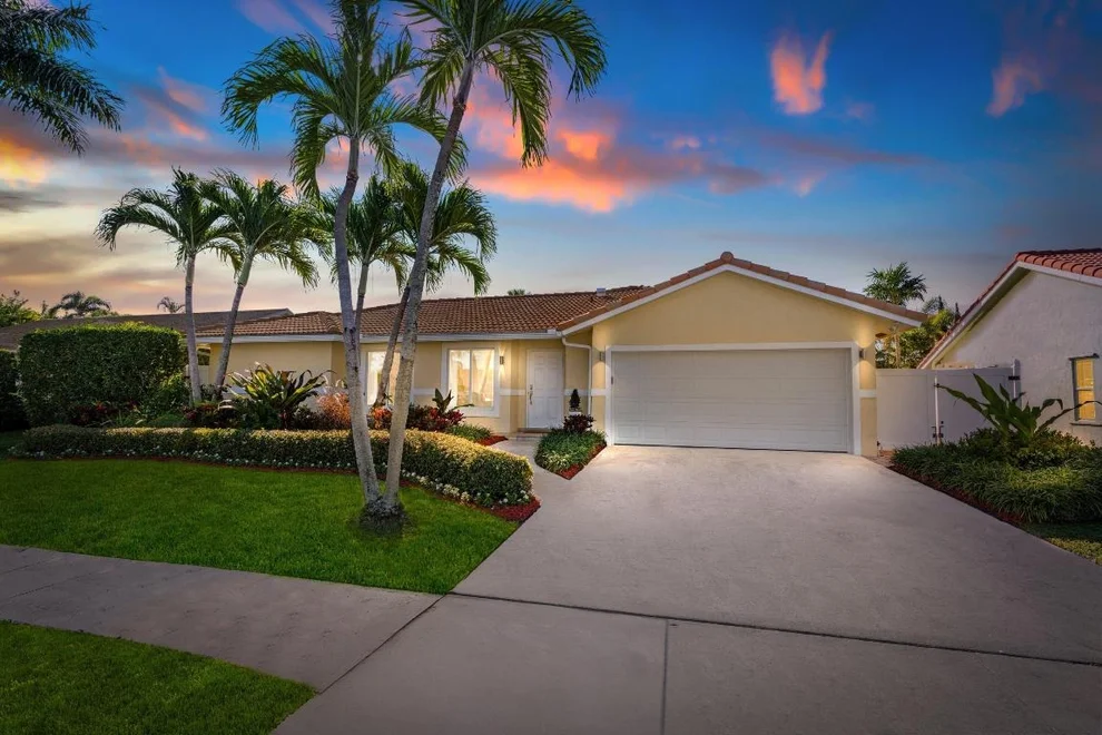 Unit for sale at 340 N Country Club Boulevard, Boca Raton, FL 33487