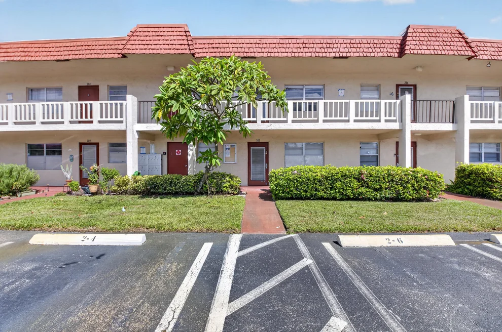 Unit for sale at 2 Abbey Lane, Delray Beach, FL 33446