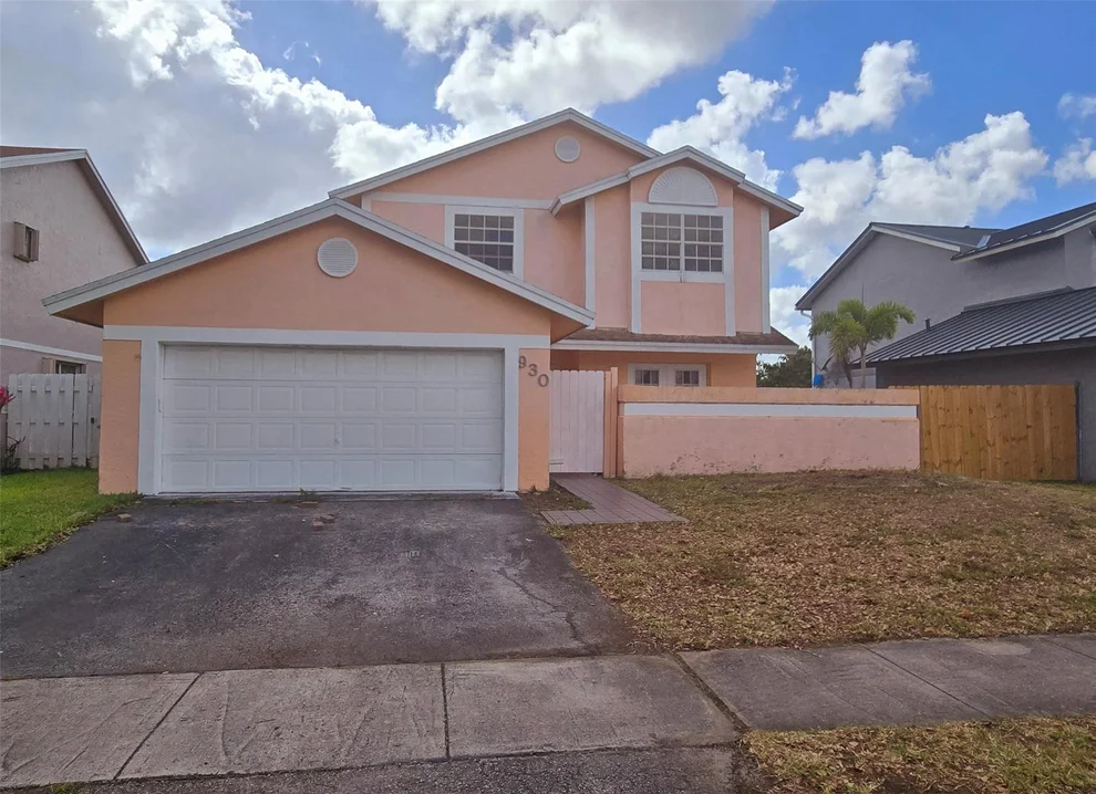 Unit for sale at 930 SW 99th Avenue, Pembroke Pines, FL 33025