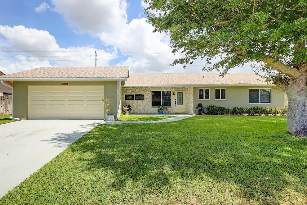 Unit for sale at 1200 Rowayton Circle, Wellington, FL 33414