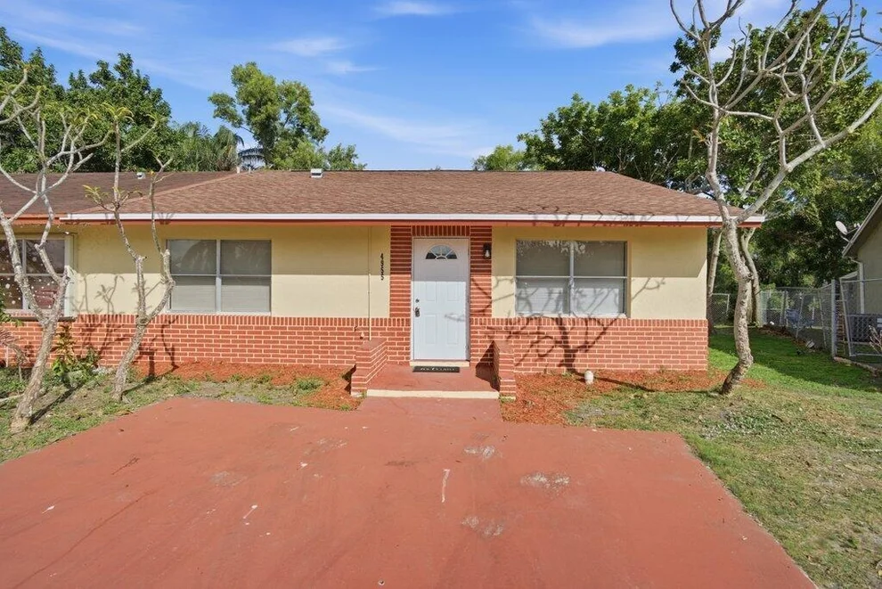 Unit for sale at 4955 Saratoga Road, West Palm Beach, FL 33415