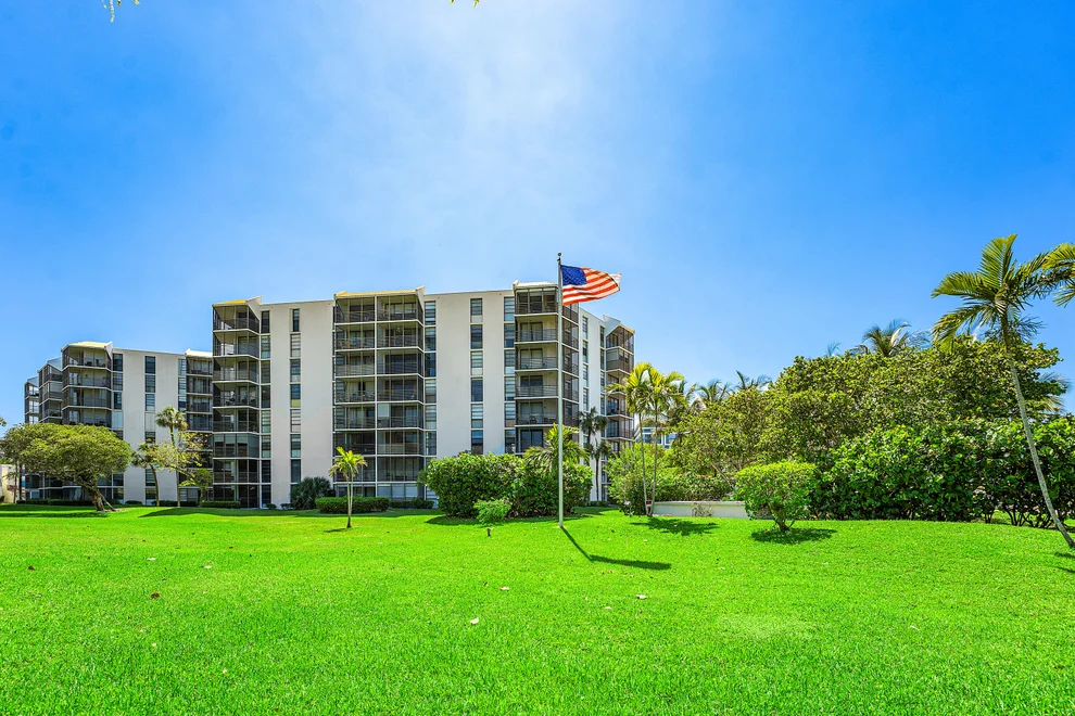 Unit for sale at 20500 W Country Club Drive, Aventura, FL 33180