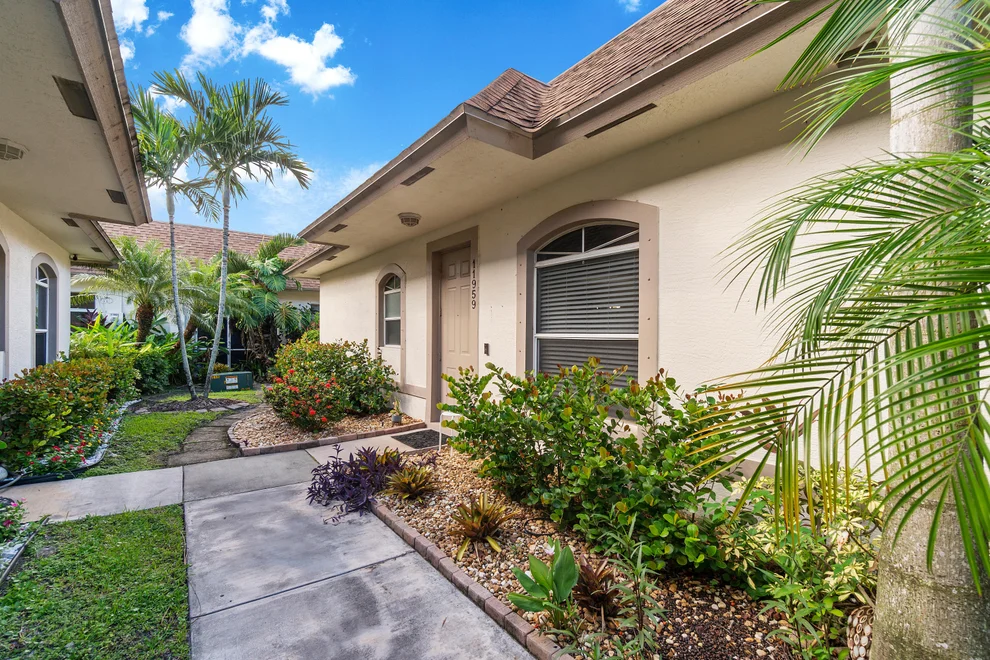 Unit for sale at 11959 Sturbridge Ln Lane, Wellington, FL 33414