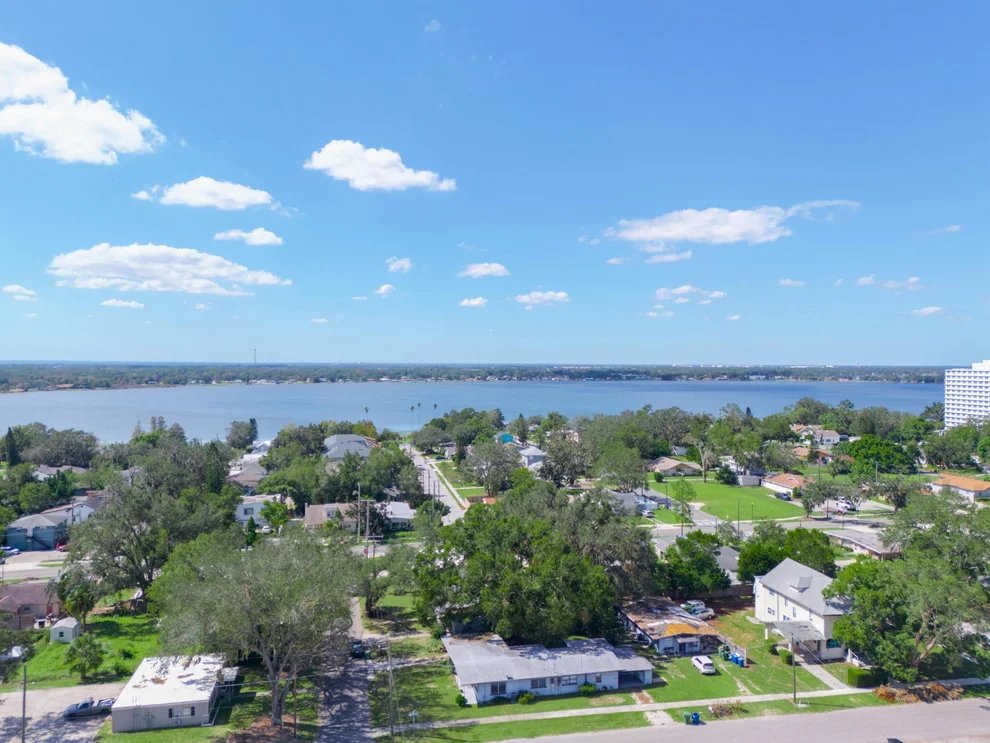 Unit for sale at 657 Ave C SW, Winter Haven, FL 33880