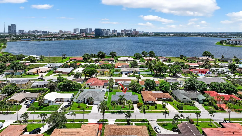 Unit for sale at 600 S Mangonia Circle, West Palm Beach, FL 33401