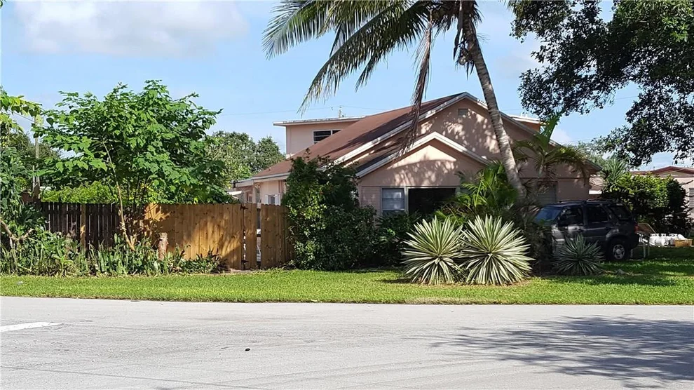 Unit for sale at 701 Columbus Parkway, Hollywood, FL 33021