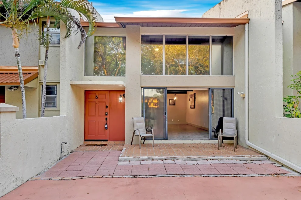 Unit for sale at 8751 Gatehouse Road, Plantation, FL 33324